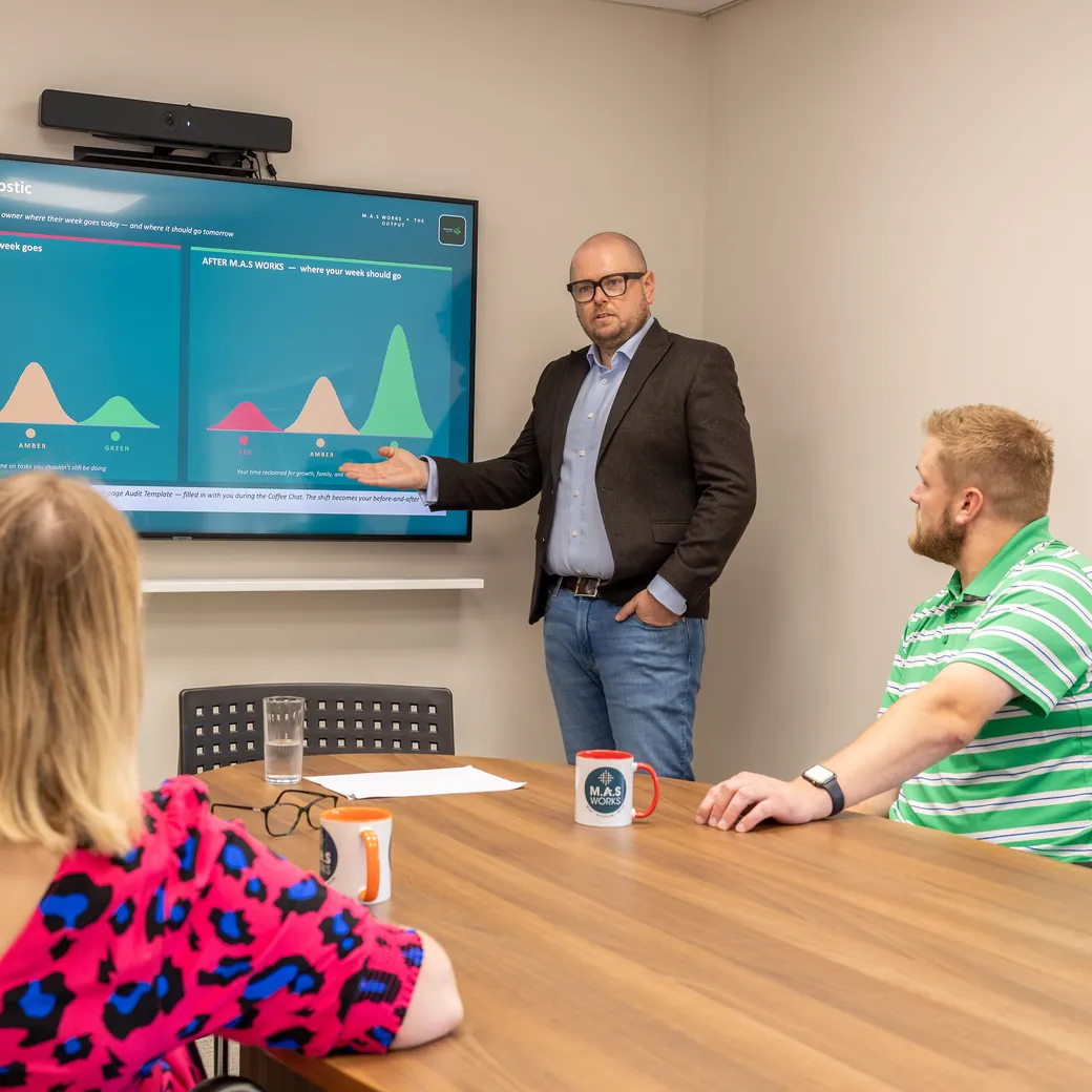 Jez Bristow presenting the M.A.S Works RAG Diagnostic to a client team